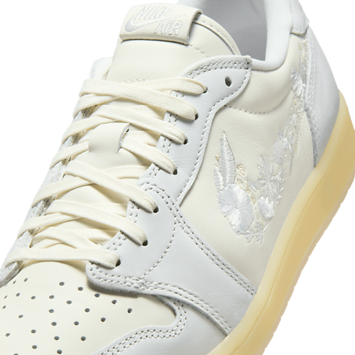 Men's 1 Retro Low OG V2 Sail/Off White/Coconut Milk - View 7