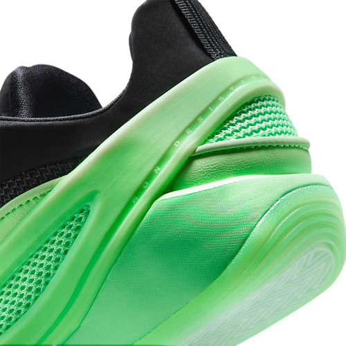 Boys' Grade School Luka 5 Low Black/Red/Green - View 8