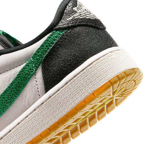 Boys' Grade School AJ 1 Retro Low OG Phantom/Green/Black - View 8